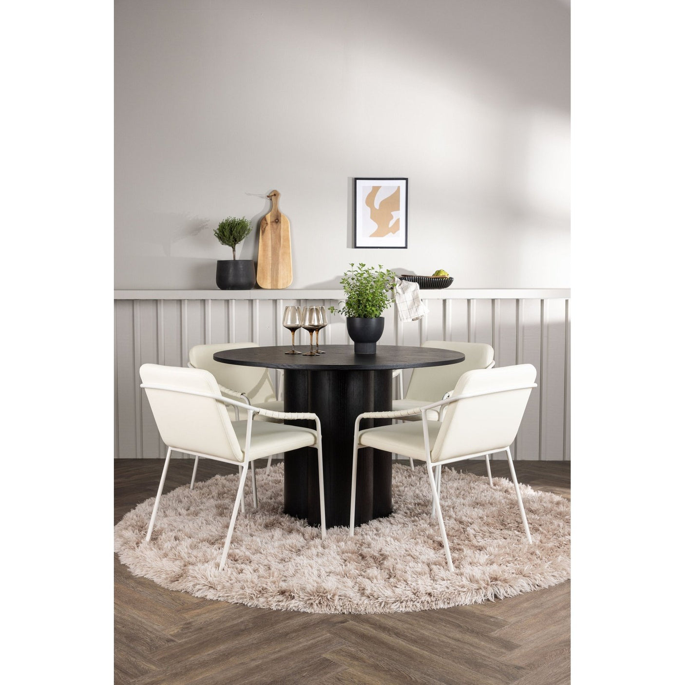 Olivia spisebord + Tvist spisestoler / Venture Design Spisegruppe