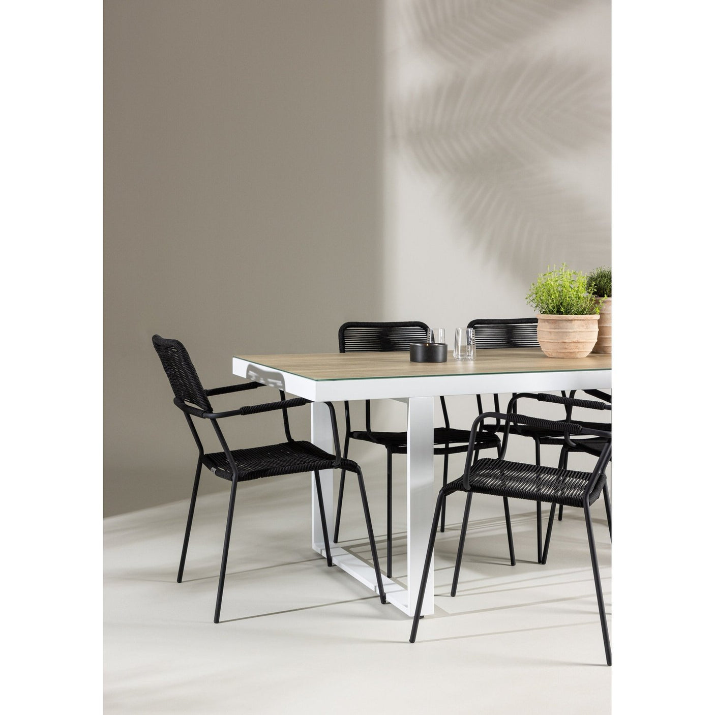Merlo spisebord + Lindos lenestol Venture Design Spisegruppe