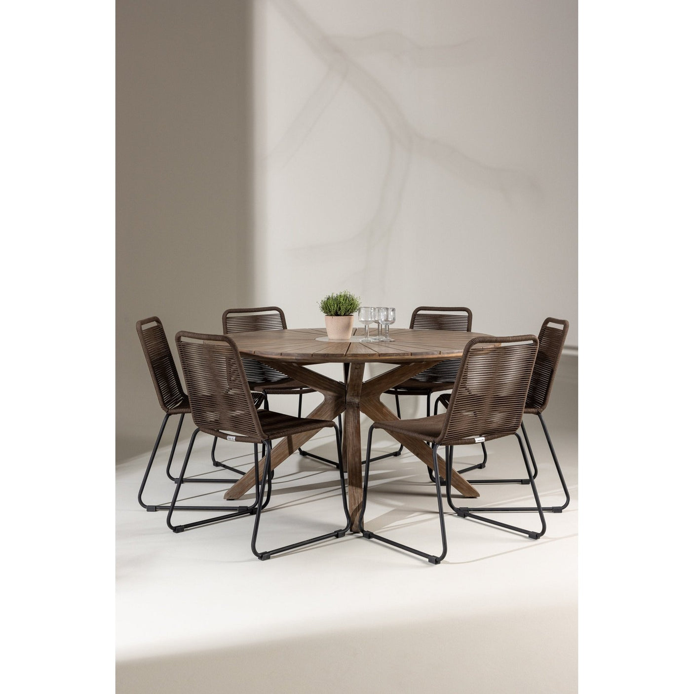 Rosario spisebord- Ø140 + Lindos spisestoler Venture Design Spisegruppe