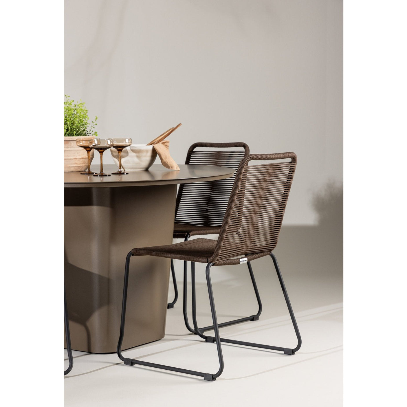 Santa Fe Spisebord ø120 Roasty + Lindos spisestoler Venture Design Spisegruppe