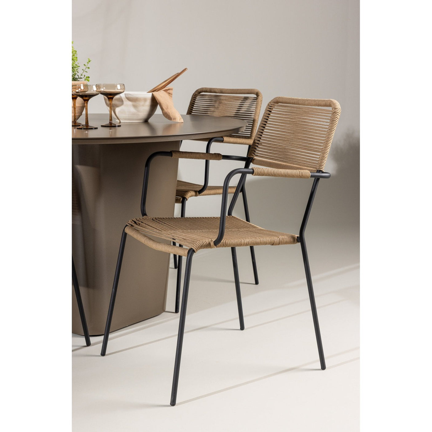 Santa Fe Spisebord ø120 Roasty + Lindos Lenestol Venture Design Spisegruppe