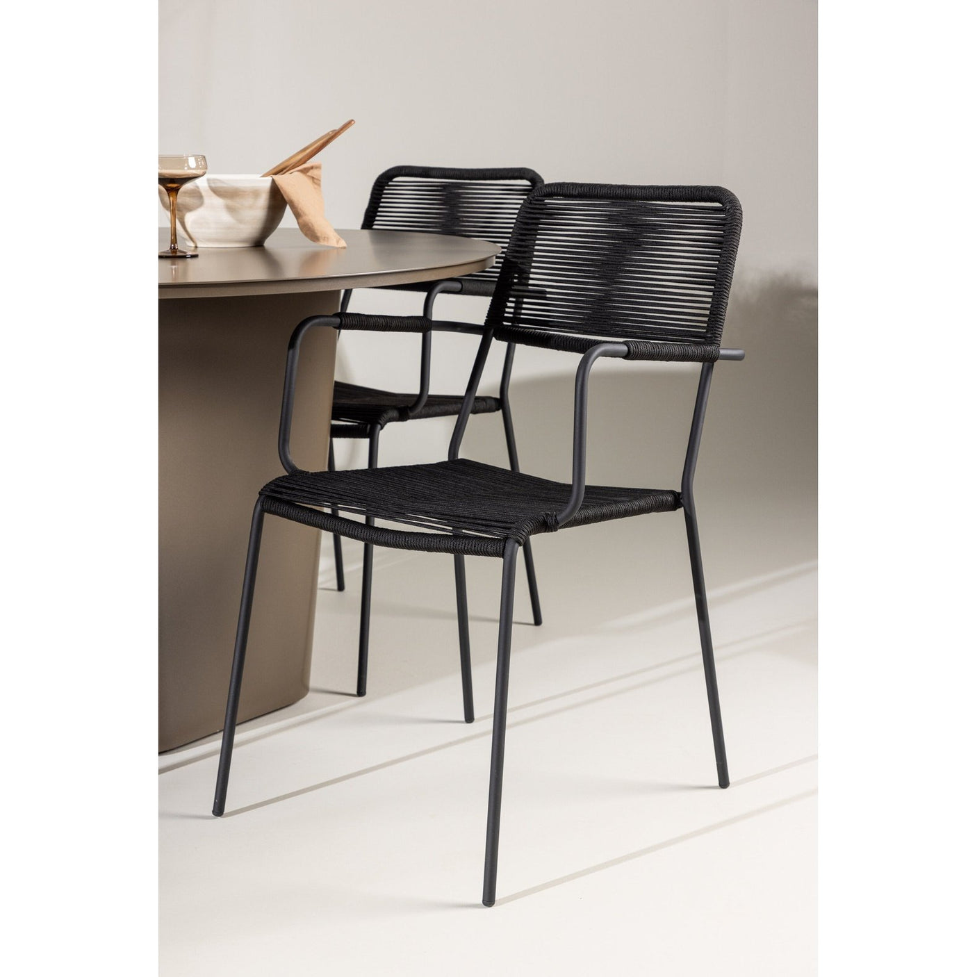Santa Fe Spisebord ø120 Roasty + Lindos Lenestol Venture Design Spisegruppe
