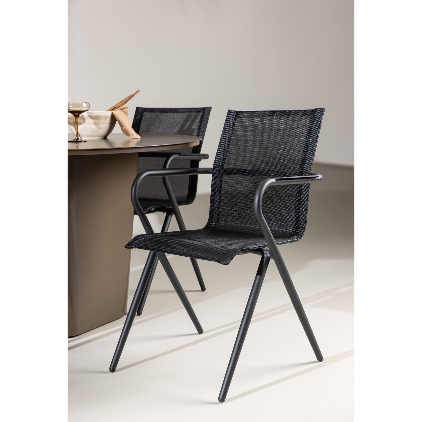 Santa Fe Spisebord ø120 Roasty + Alina spisestoler Venture Design Spisegruppe
