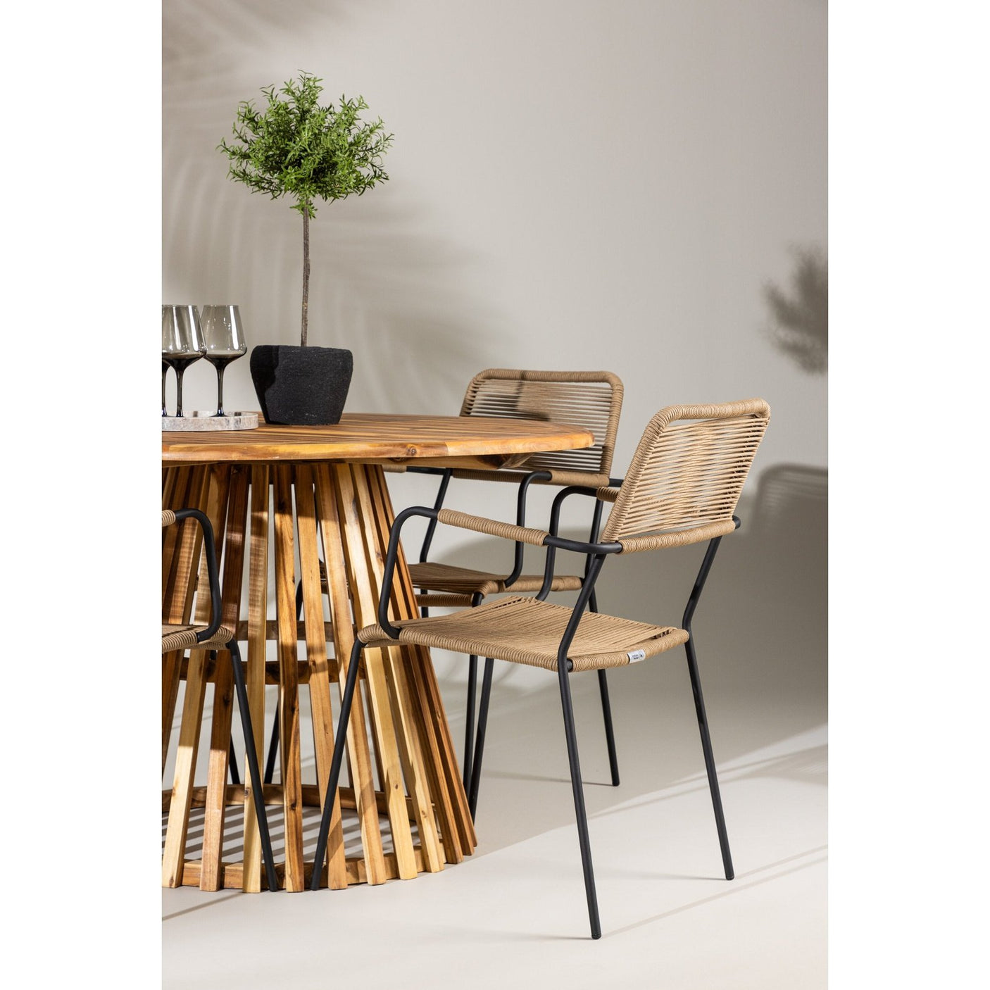 Lerret Spisebord Rundtø110**75 + Lindos Lenestol Venture Design Spisegruppe