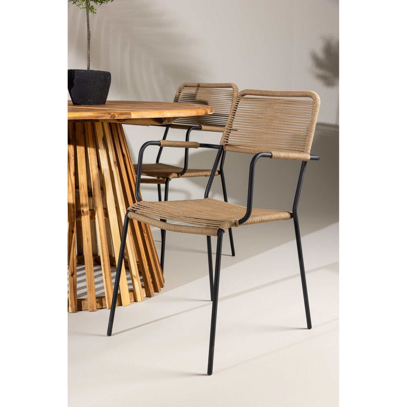 Lerret Spisebord Rundtø110**75 + Lindos Lenestol Venture Design Spisegruppe