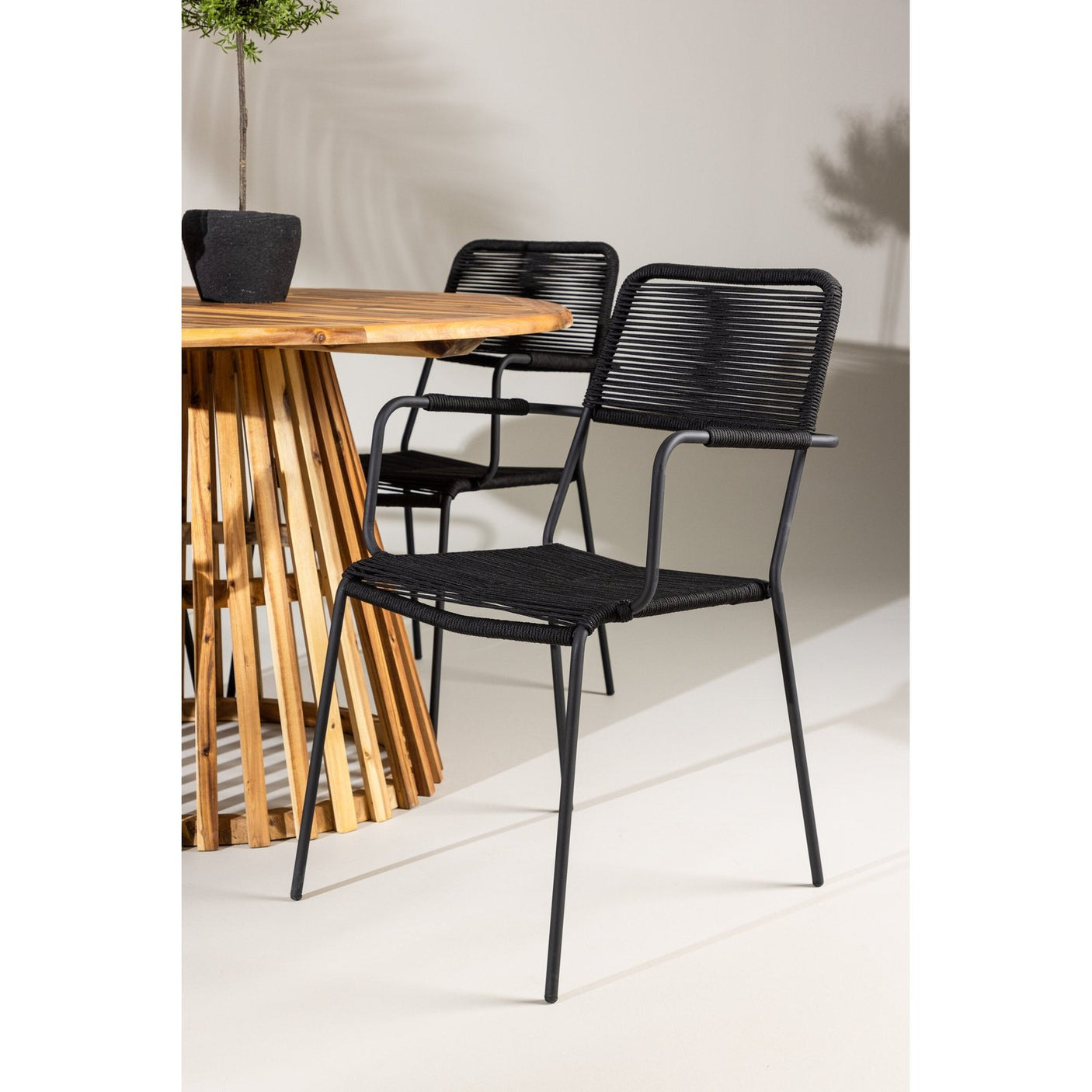Lerret Spisebord Rundtø110**75 + Lindos Lenestol Venture Design Spisegruppe