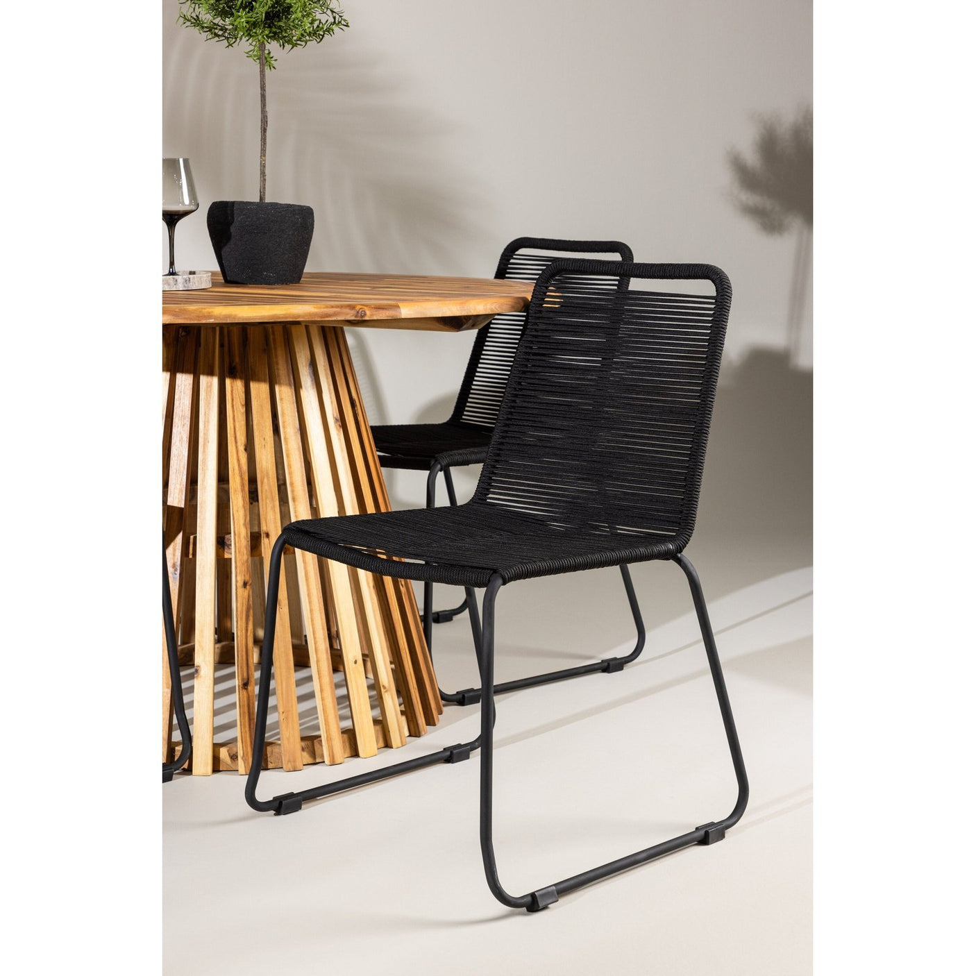 Lerret Spisebord Rundtø110**75 + Lindos Venture Design Spisegruppe