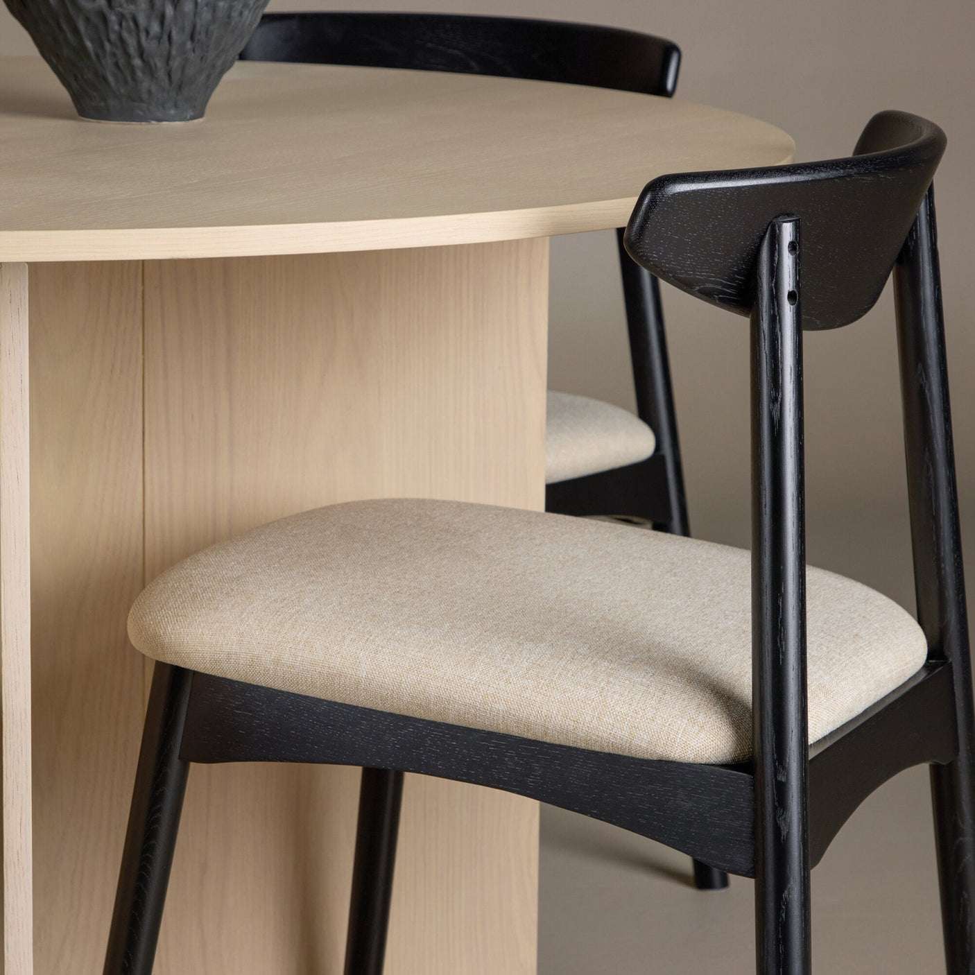 Tabell Tyresö med Stol Ven Venture Design Rundt spisesett