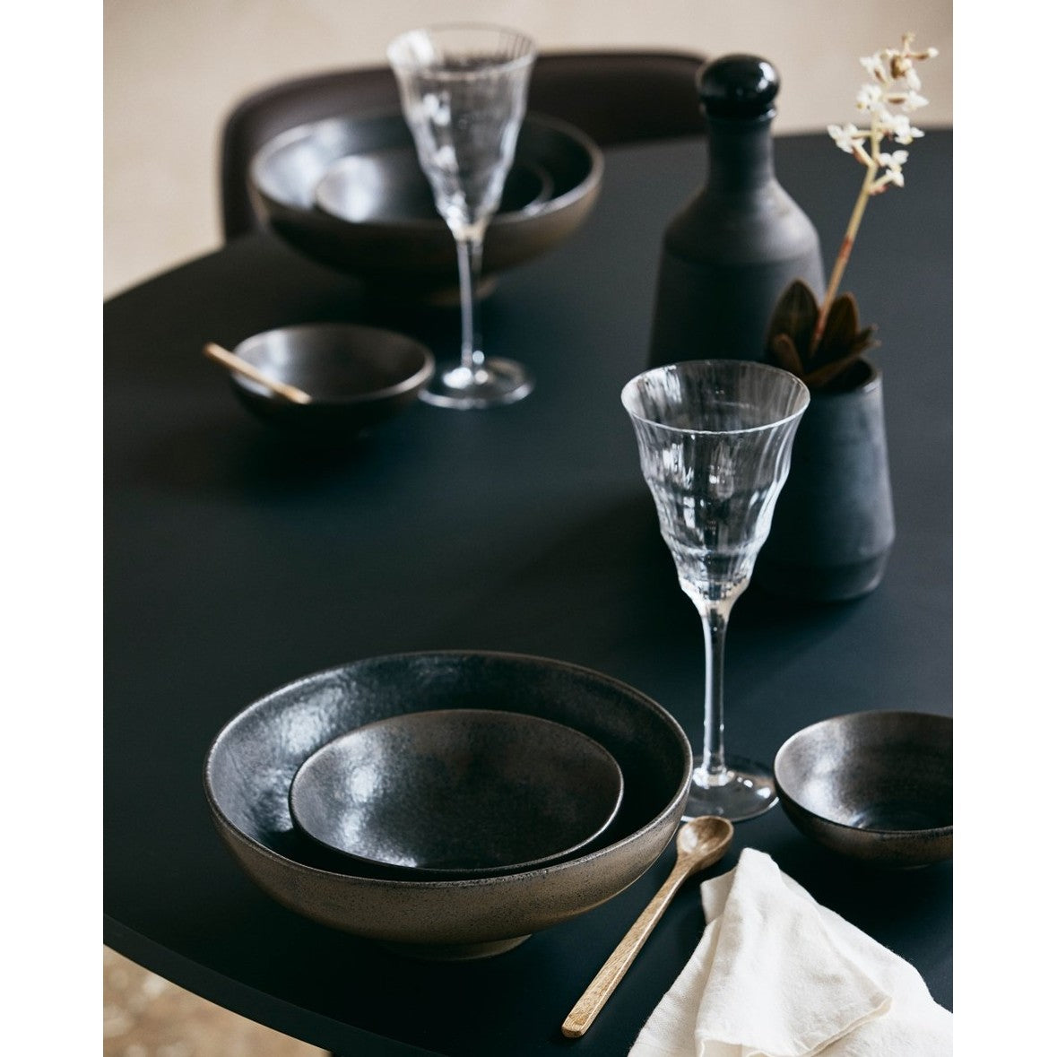 INEZ-skål, L - svart Nordal TABLEWARE