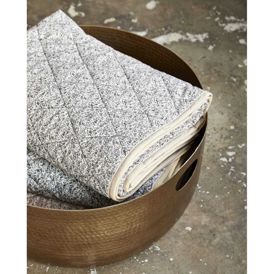 LAIKA aluminium kurv - stor - ø60 cm - gull finish Nordal VASEBOWL