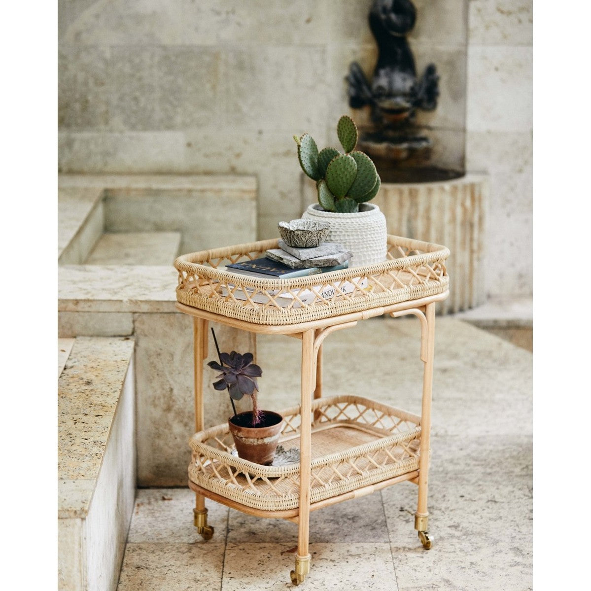 LIRI rullebord i rattan - 62x42 cm - natur Nordal TABLES