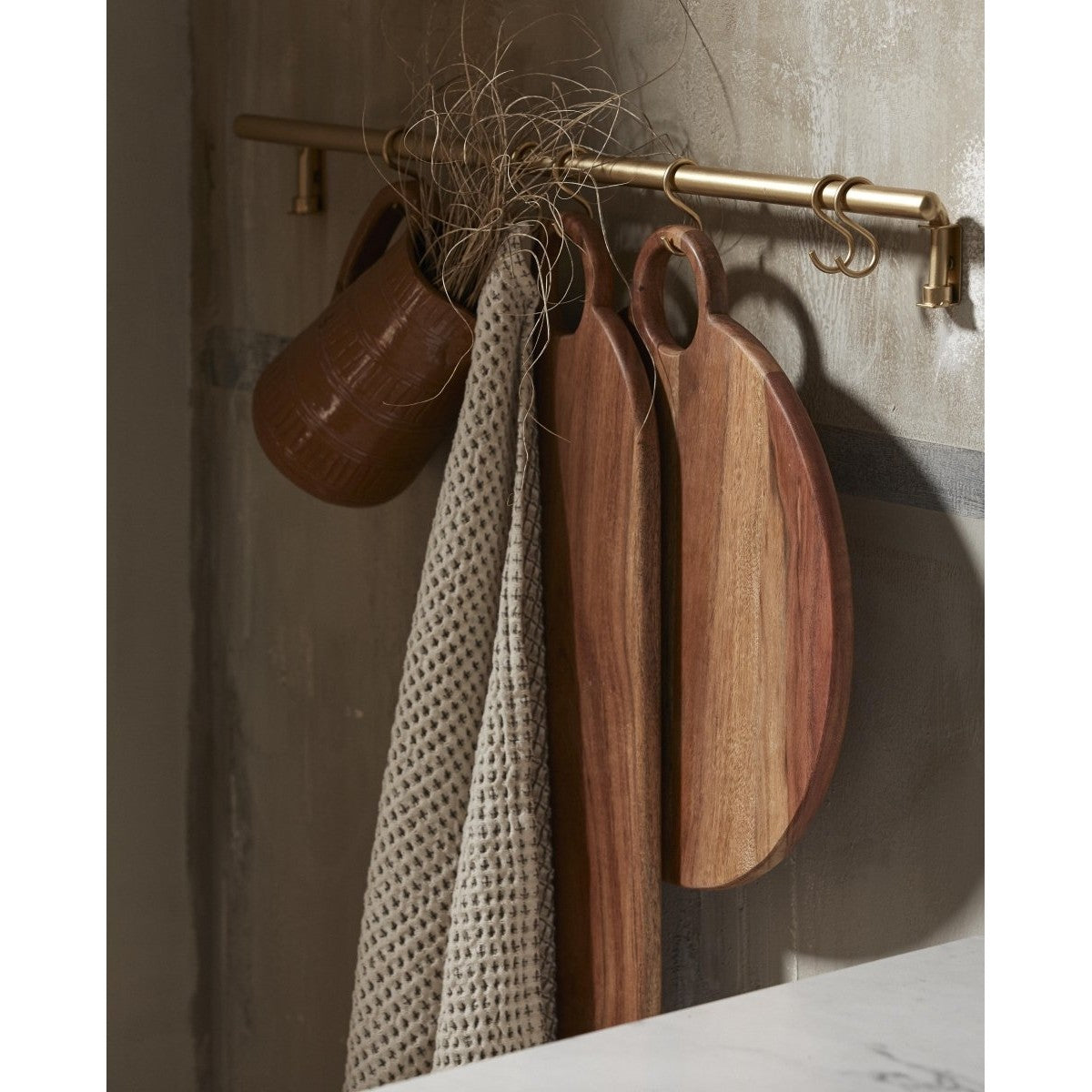 MALO-hylle med 6 kroker - messing Nordal SHELVES