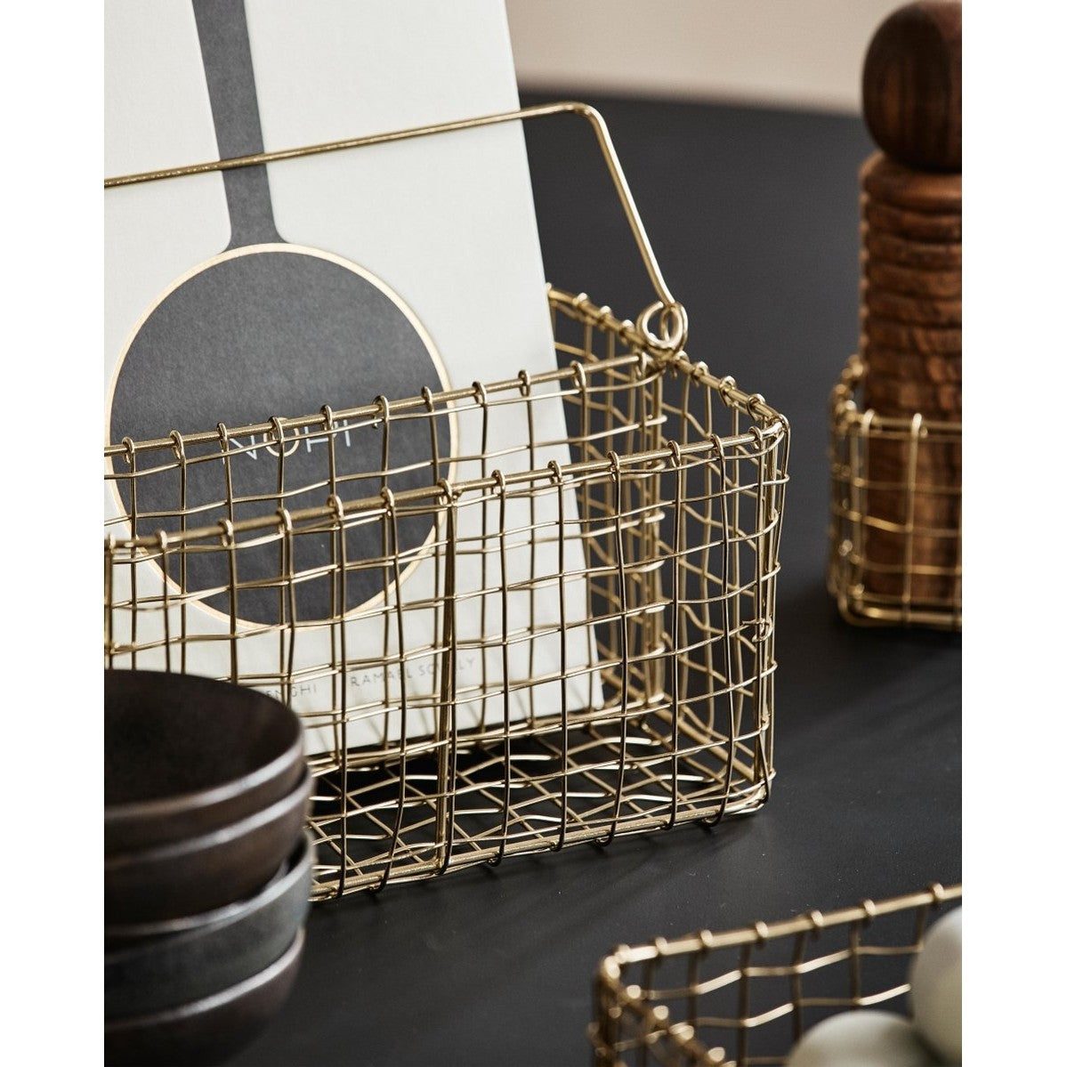 NAVITI oppbevaringsbasseng med håndtak, L - gull finish Nordal STORAGE