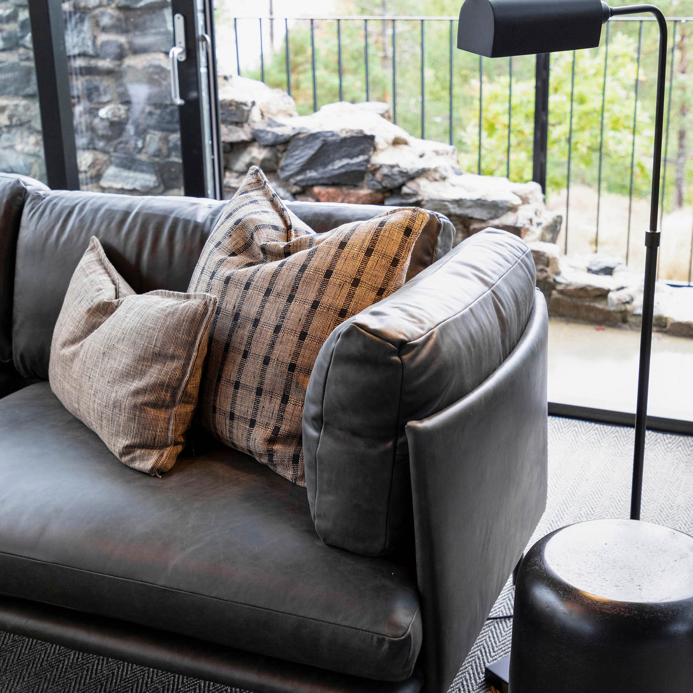 TRAVERSE BLACK/LINEN Putetrekk Artwood Pute
