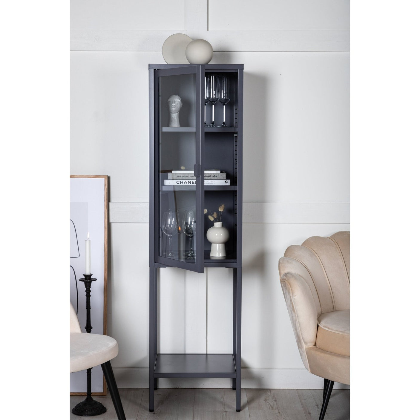 Misha vitrineskap Venture Design Vitrineskap