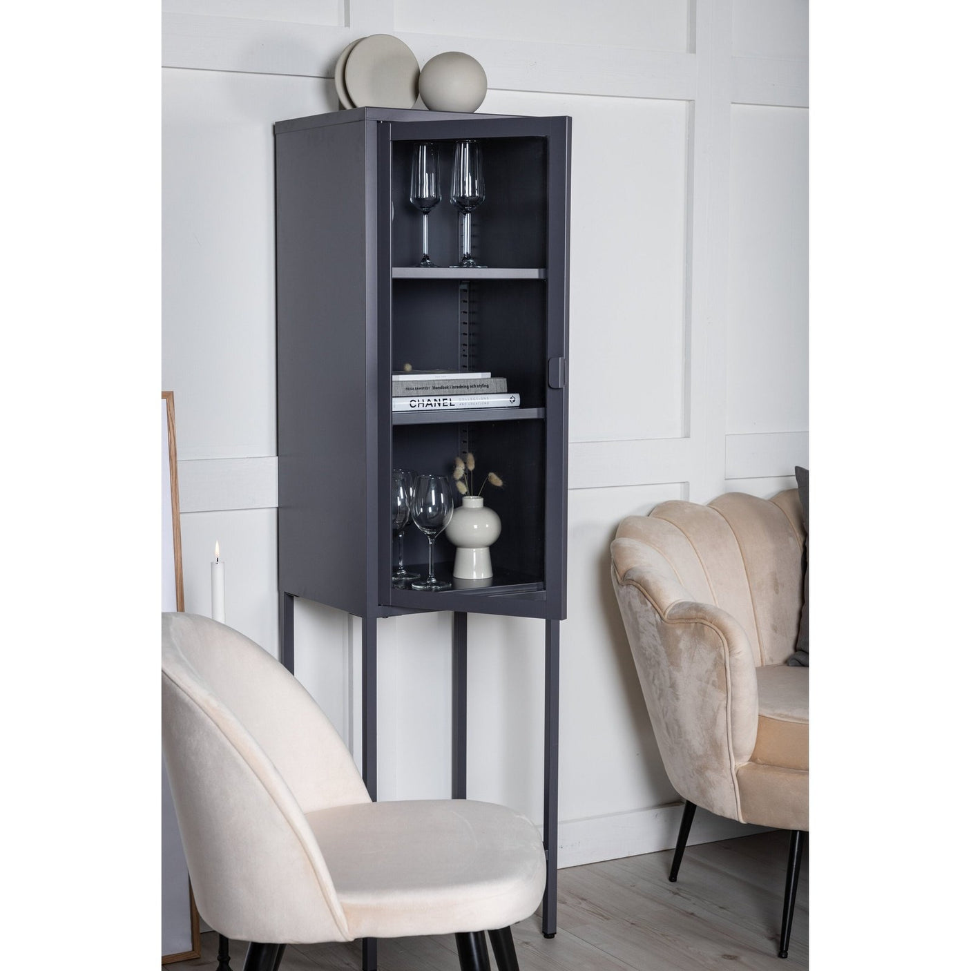 Misha vitrineskap Venture Design Vitrineskap