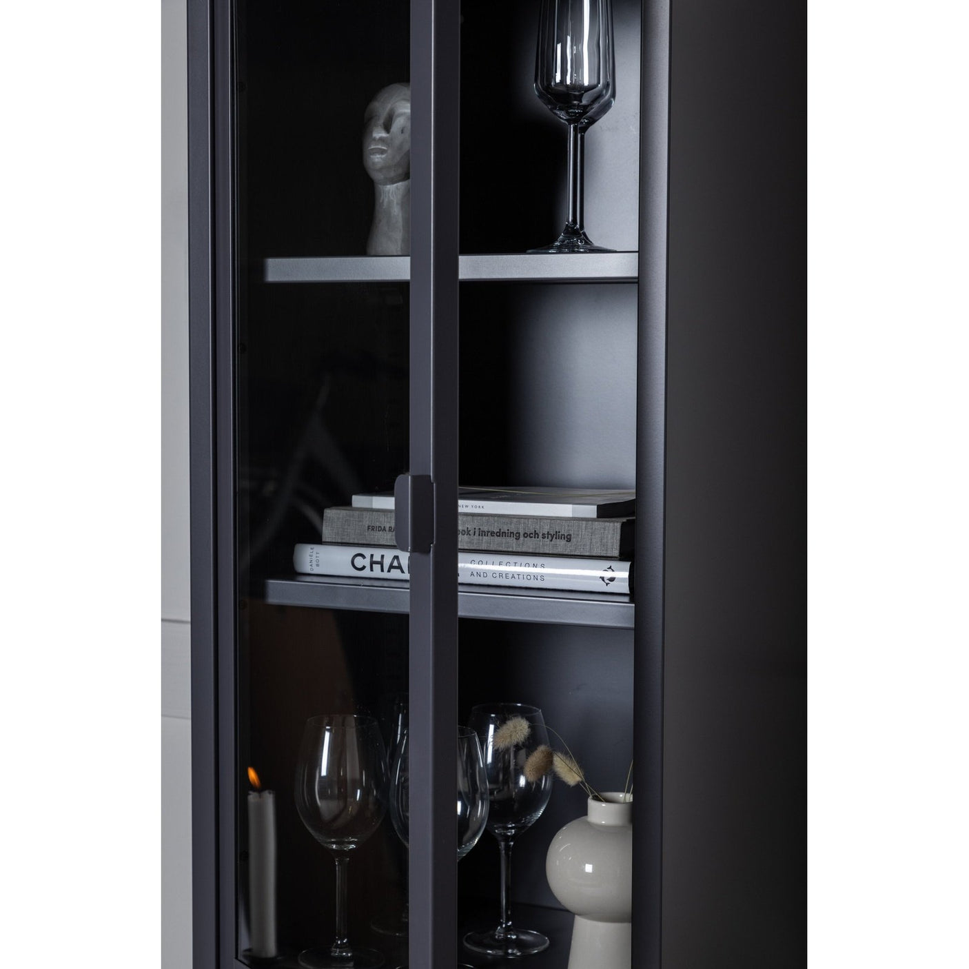 Misha vitrineskap Venture Design Vitrineskap