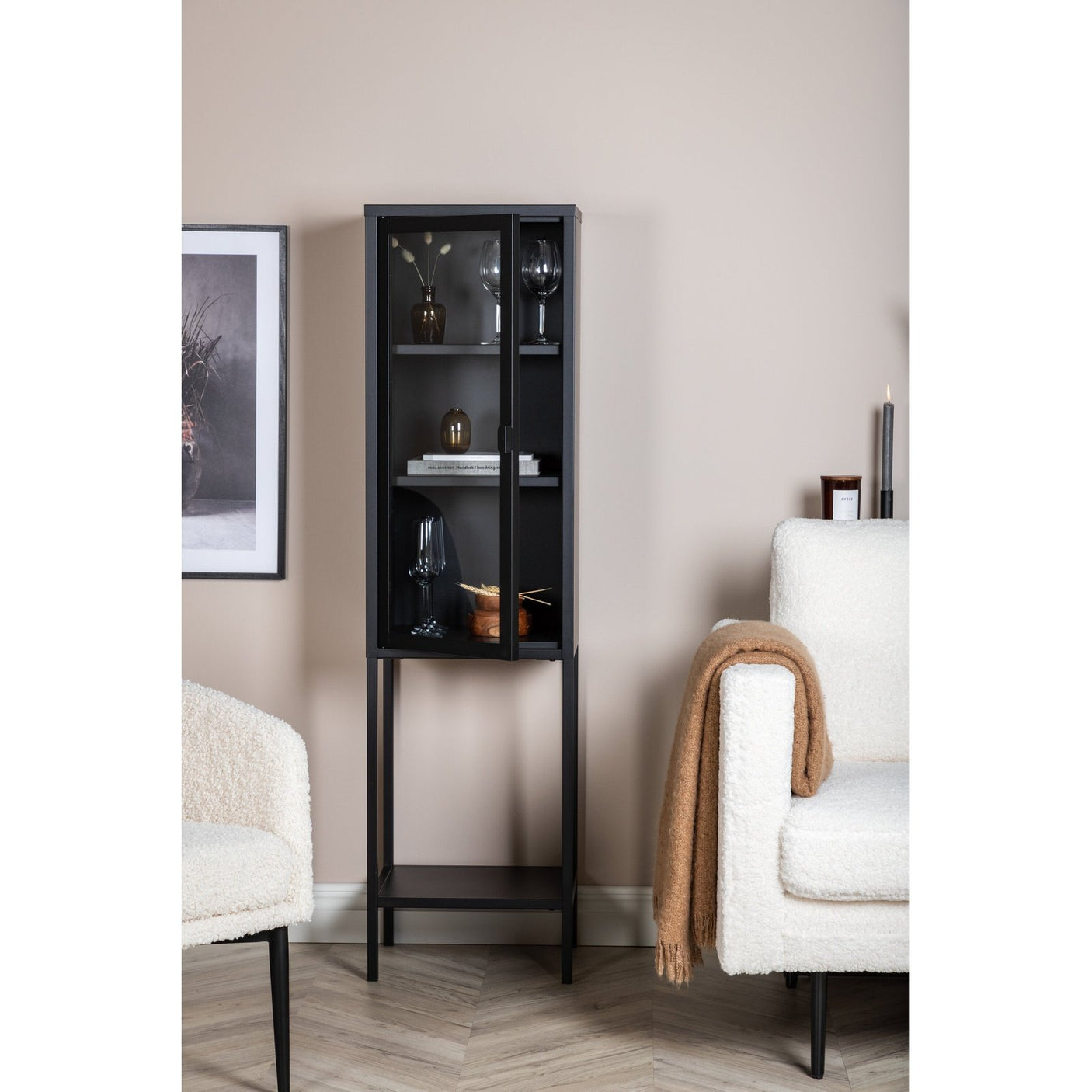 Misha vitrineskap Venture Design Vitrineskap