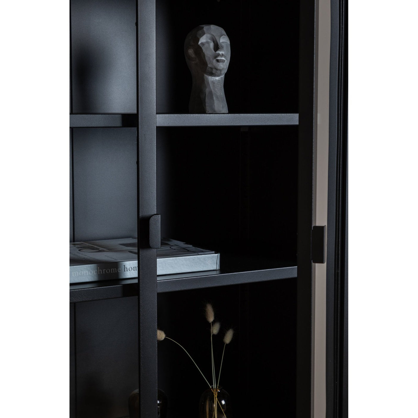 Misha vitrineskap bred Venture Design Vitrineskap