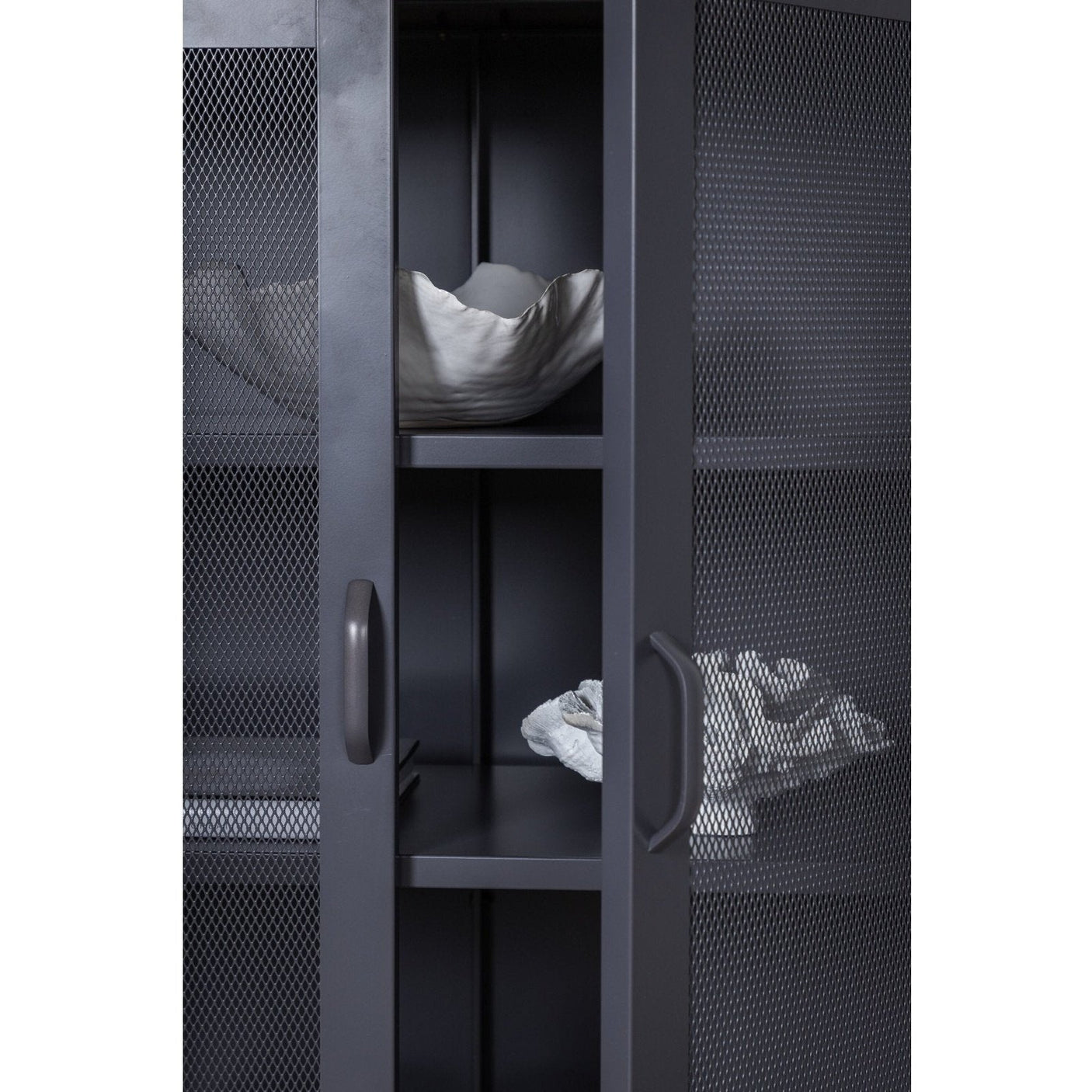 Misha vitrineskap lavt Venture Design Vitrineskap