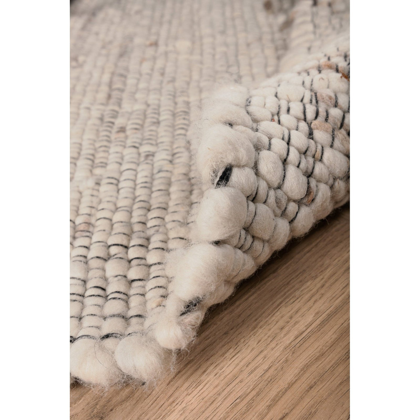 Loump ullteppe 200x300 Venture Design Teppe