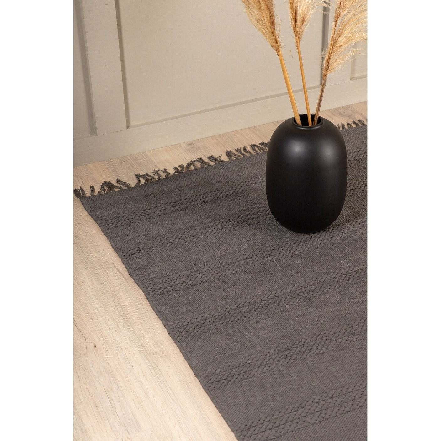 Nico tepper 200x300 Venture Design Teppe