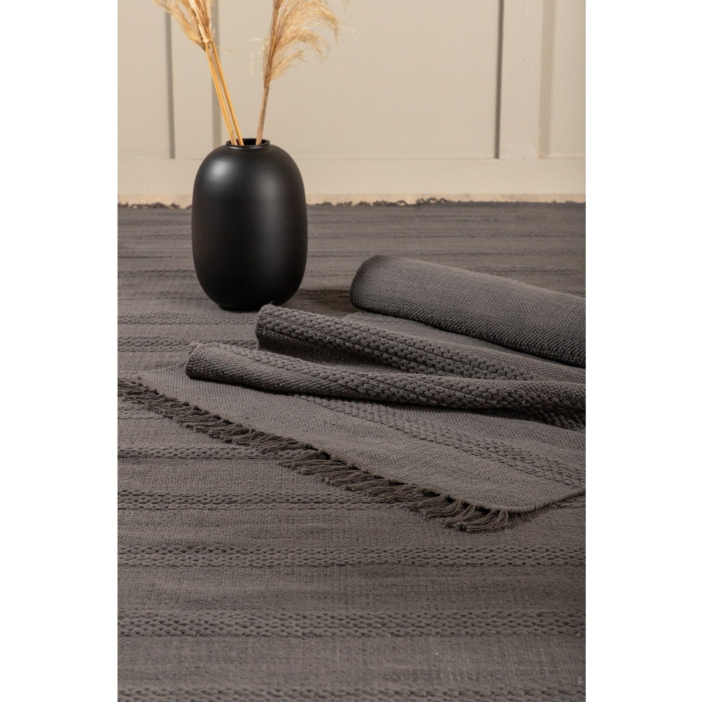 Nico tepper 200x300 Venture Design Teppe