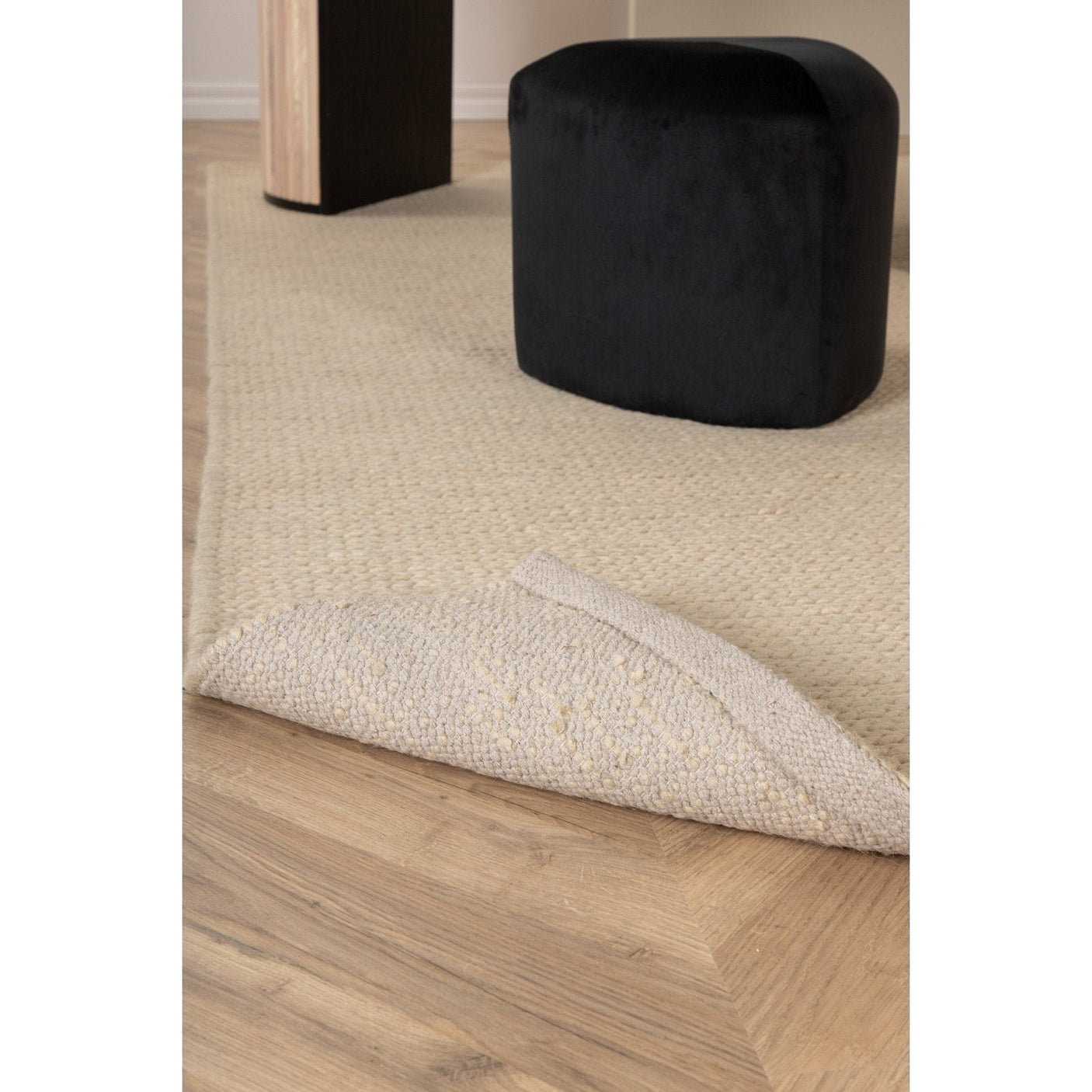 Marta ullteppe 250x350 Venture Design Teppe