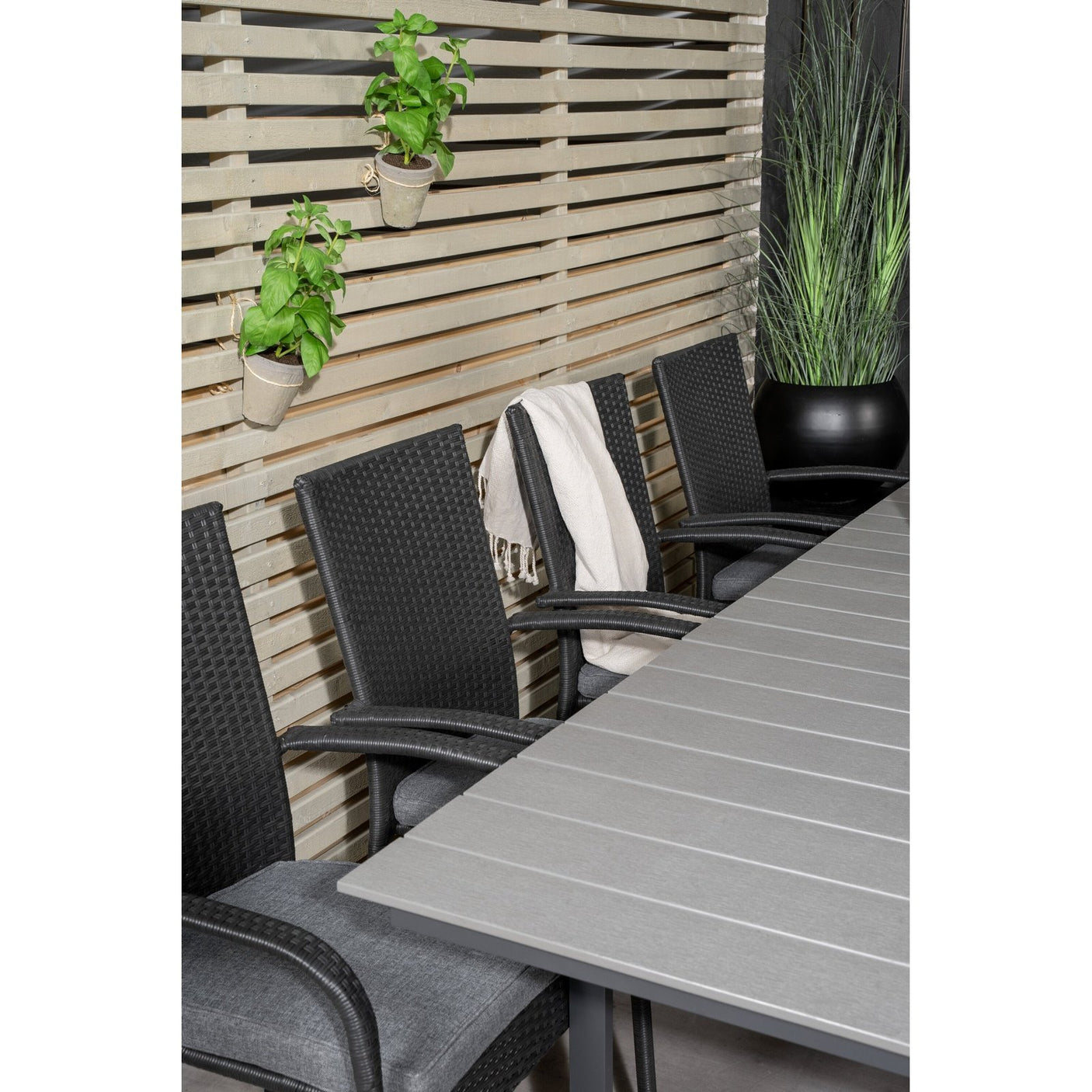 Levels spisebord 160/240*90 + Anna Armstol Venture Design Spisegruppe
