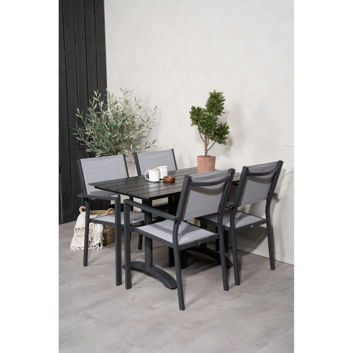 Denver Café Table 120*70 + Copacabana Lenestol Venture Design Spisegruppe