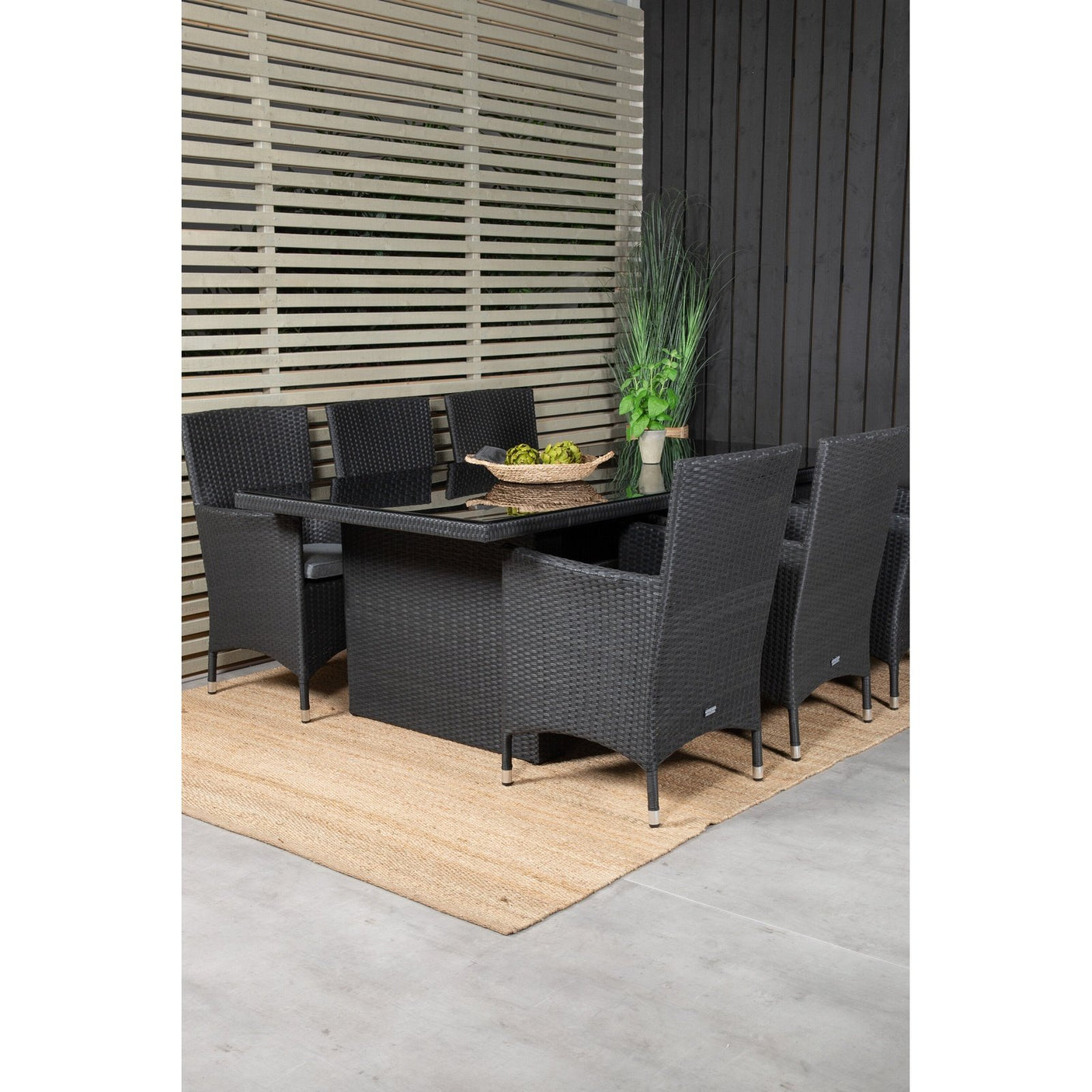 Padova spisebord 200*100 + Malin Armstol med pute / Venture Design Spisegruppe