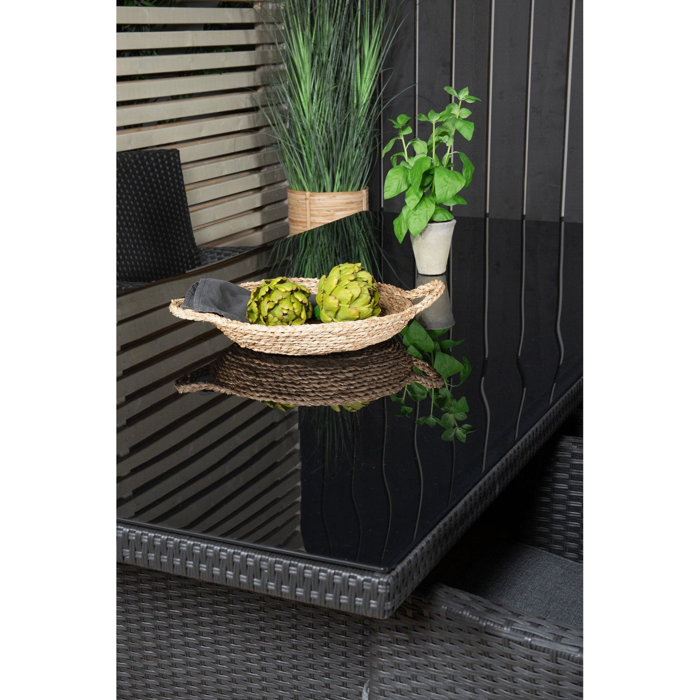 Padova spisebord 200*100 + Malin Armstol med pute / Venture Design Spisegruppe