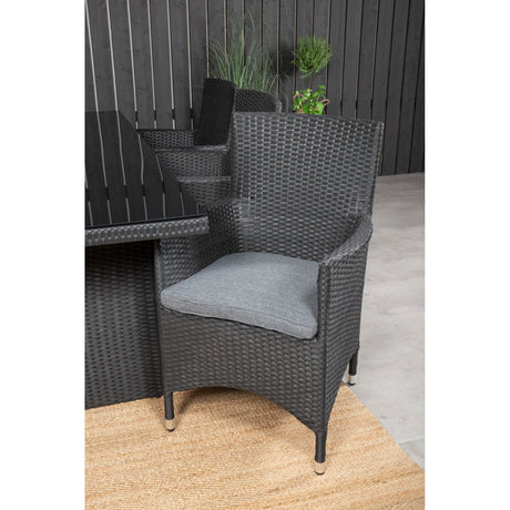 Padova spisebord 200*100 + Malin Armstol med pute / Venture Design Spisegruppe