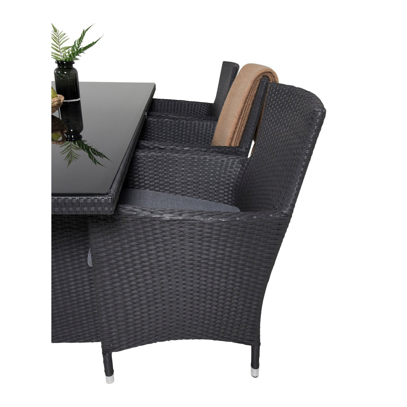 Padova spisebord 200*100 + Malin Armstol med pute / Venture Design Spisegruppe