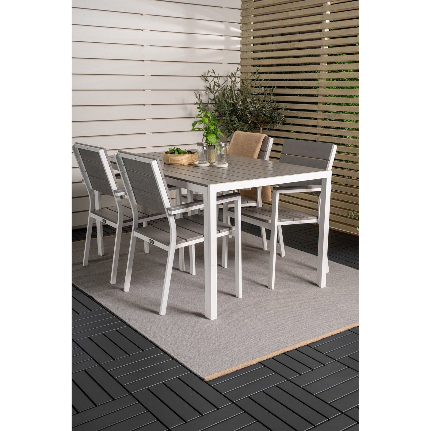 Break spisebord 150*90 + Levels stoler Venture Design Spisegruppe