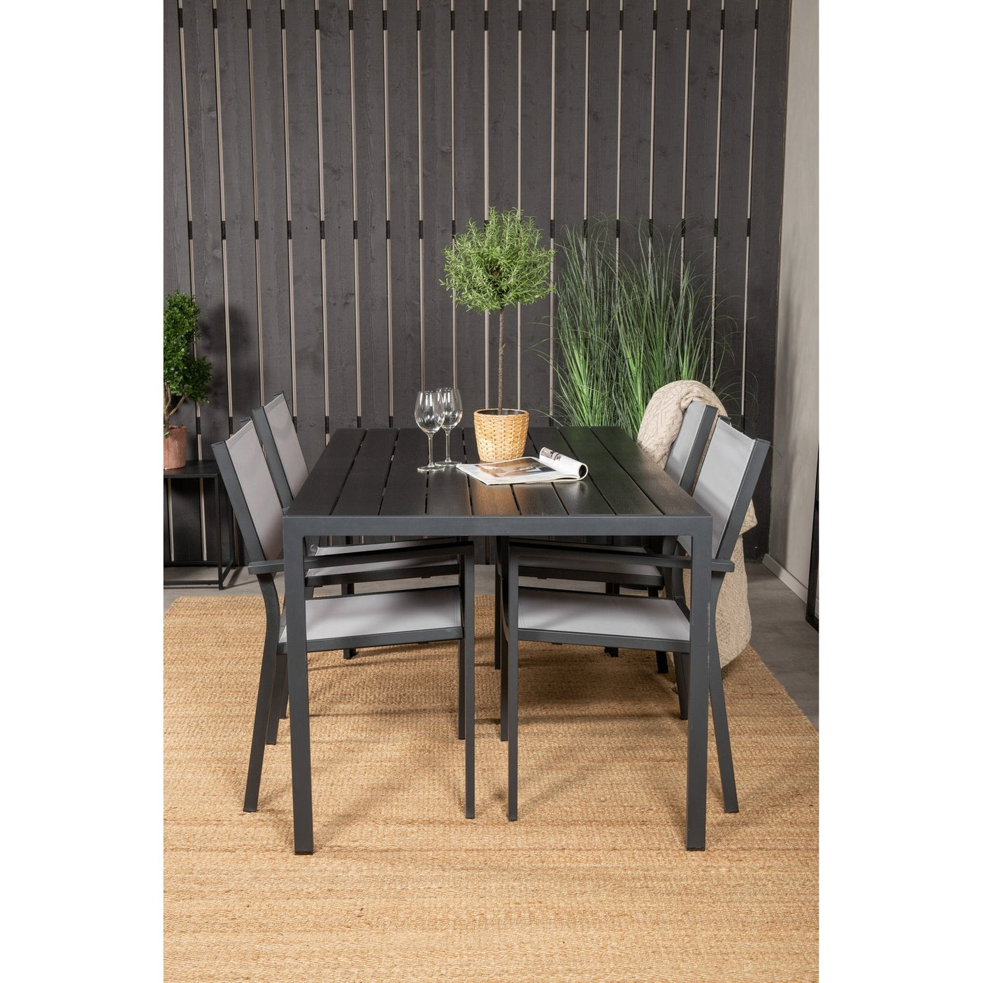 Break Dining Table 150*90 + Copacabana Lenestol Venture Design Spisegruppe
