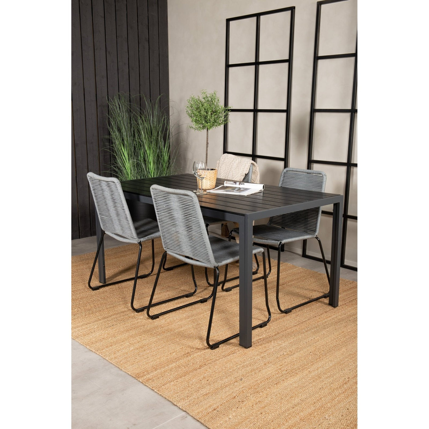 Break spisebord 150*90 + Lindos spisestoler Venture Design Spisegruppe
