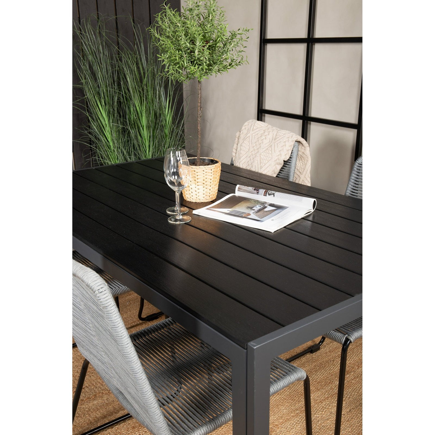 Break spisebord 150*90 + Lindos spisestoler Venture Design Spisegruppe