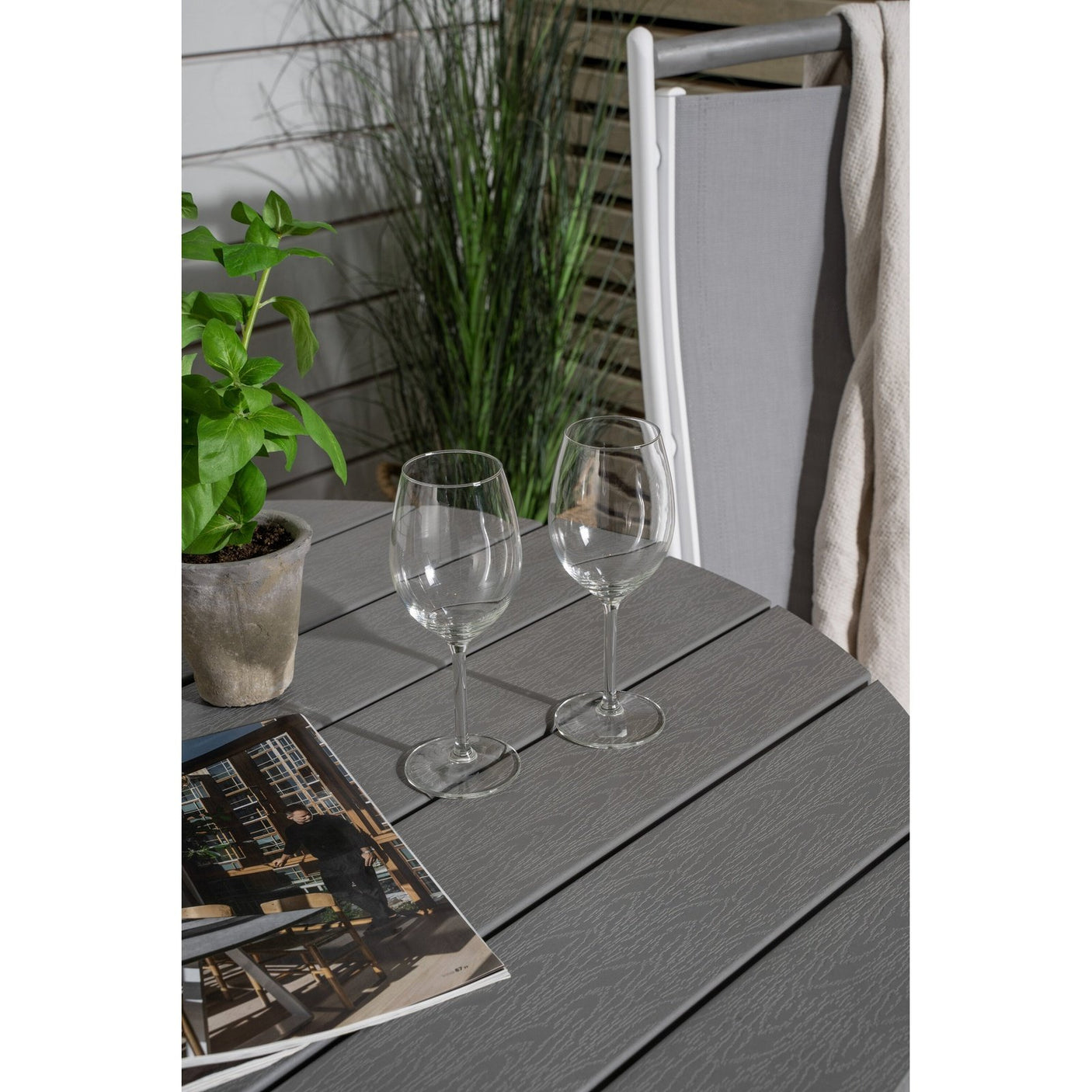 Parma cafébord ø90 + Albany stoler Venture Design Spisegruppe