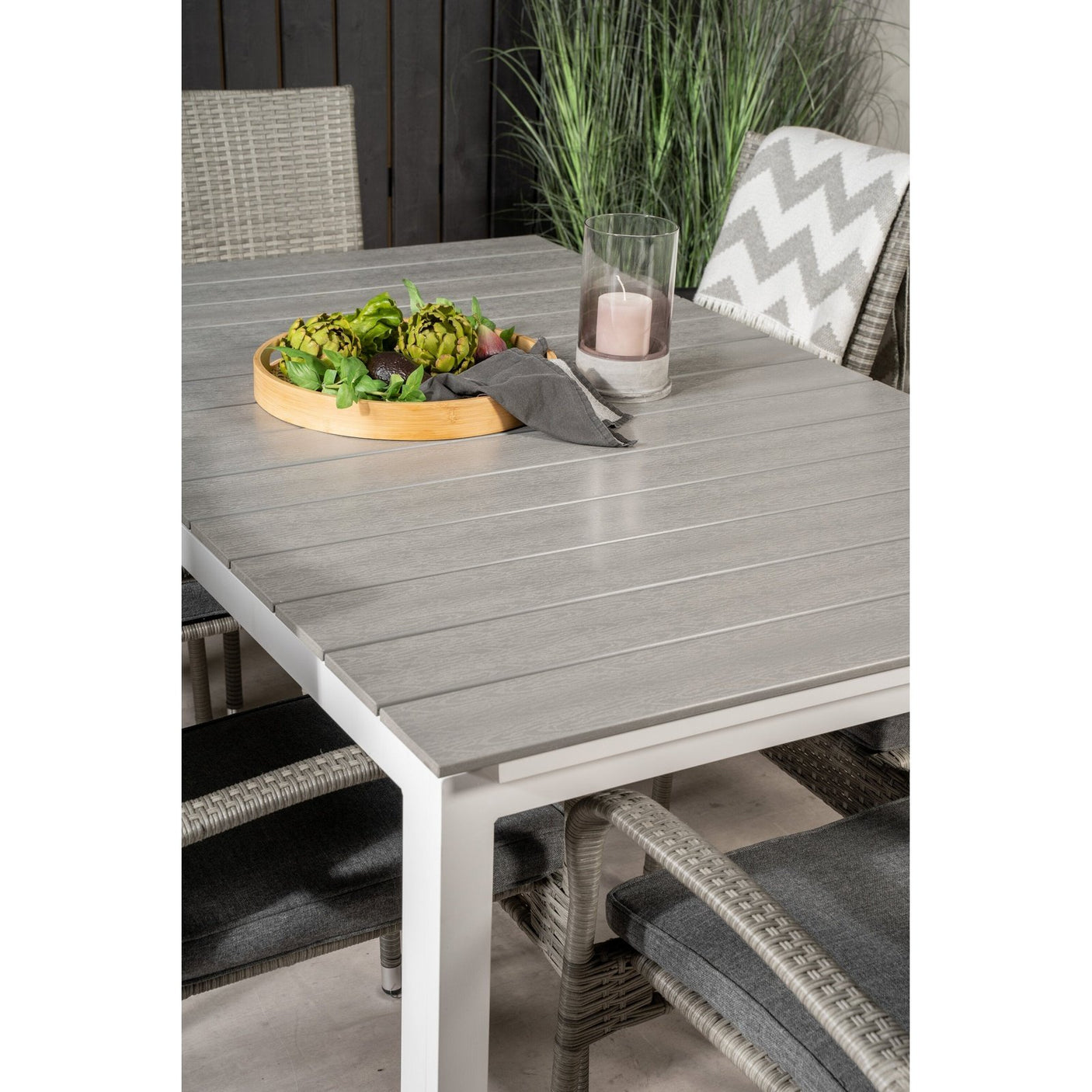 Levels bord 160/240 + Anna stoler Venture Design Spisegruppe