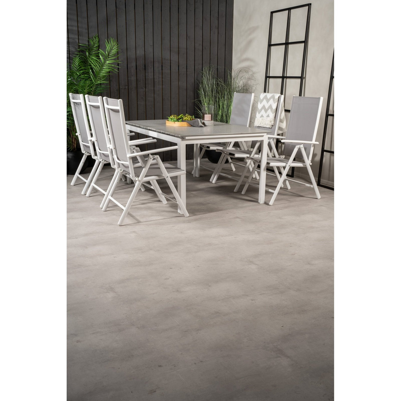 Levels bord 160/240 + Pause stoler Venture Design Spisegruppe