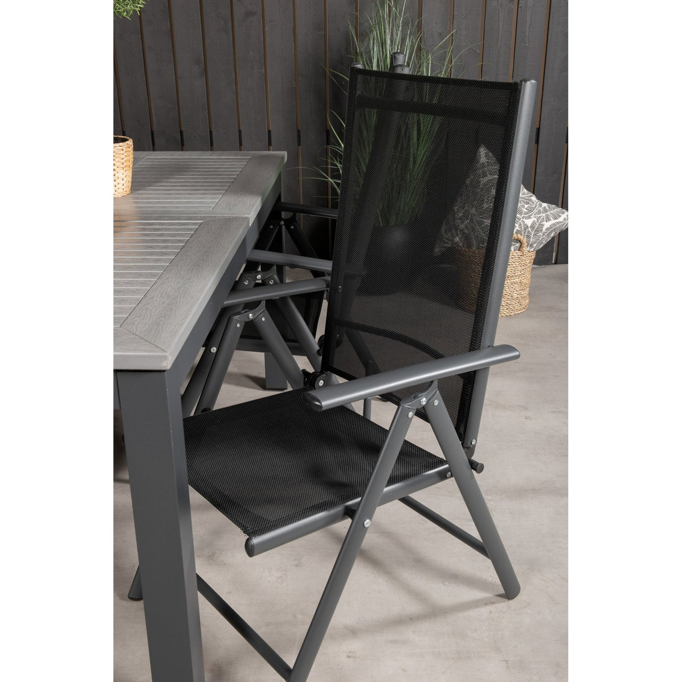 Albany Table 152/210 + Pause stoler Venture Design Spisegruppe