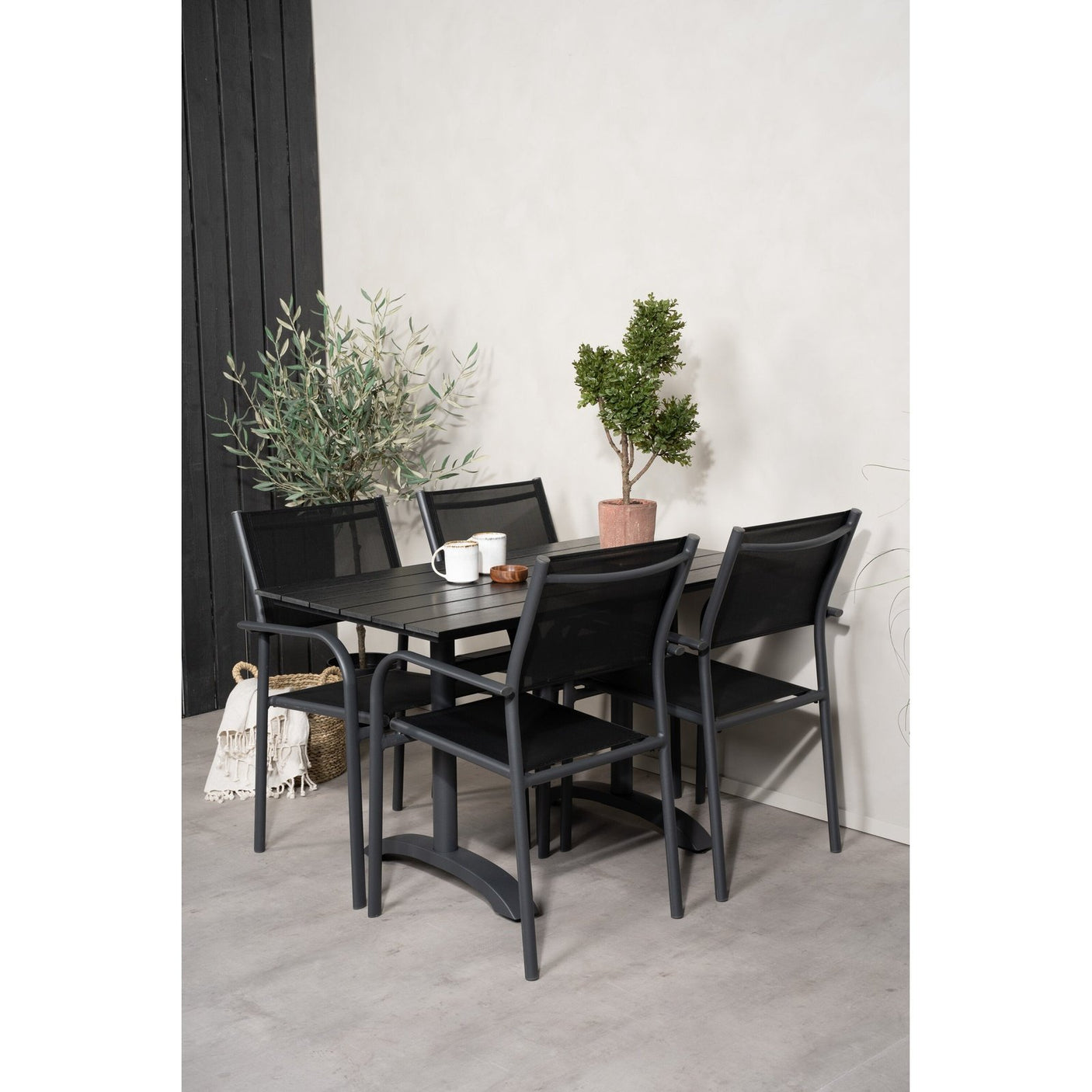 Denver Cafébord 120*70 + Santorini Armlenstol Venture Design Spisegruppe