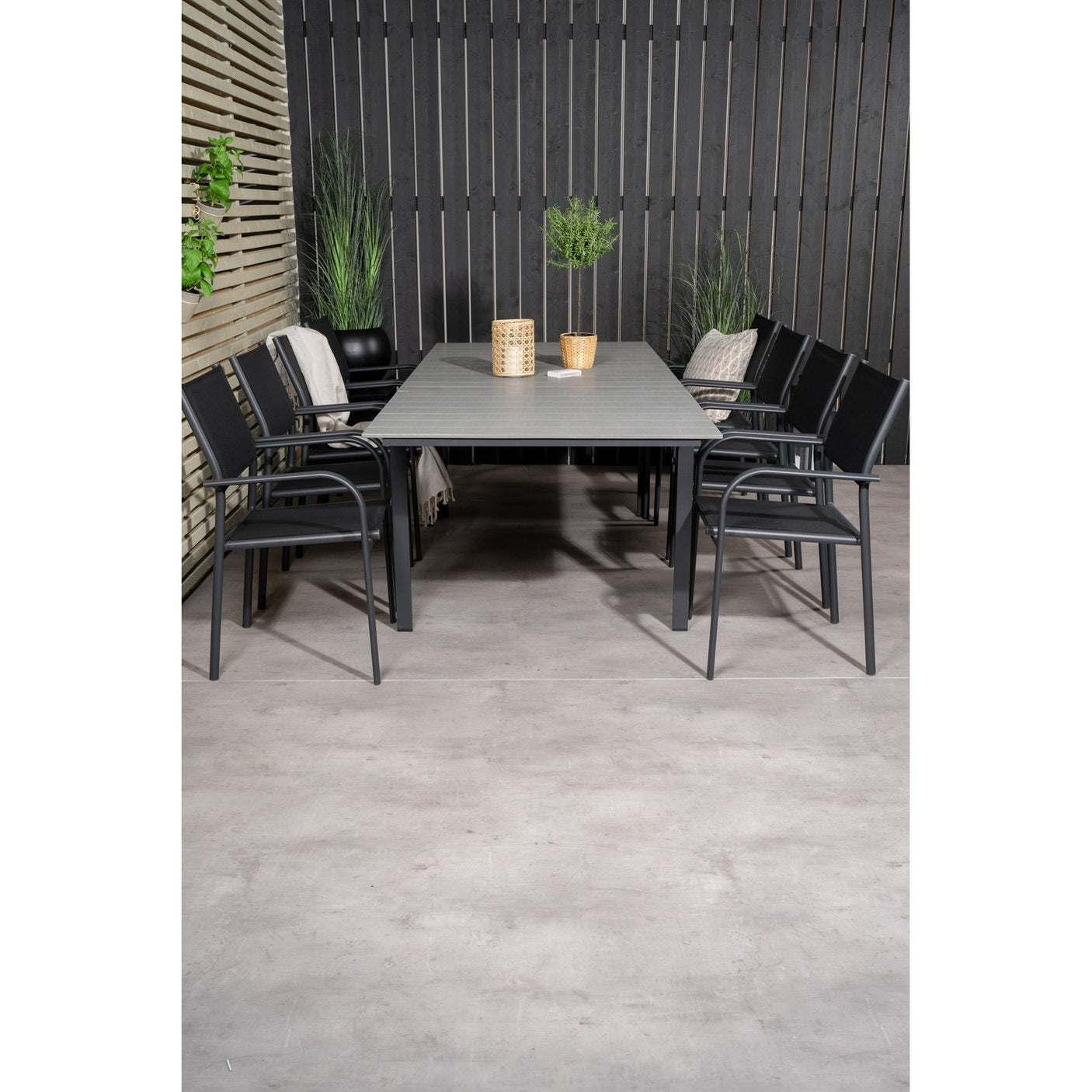 Levels bord 160/240 + Santorini Lenestol Venture Design Spisegruppe