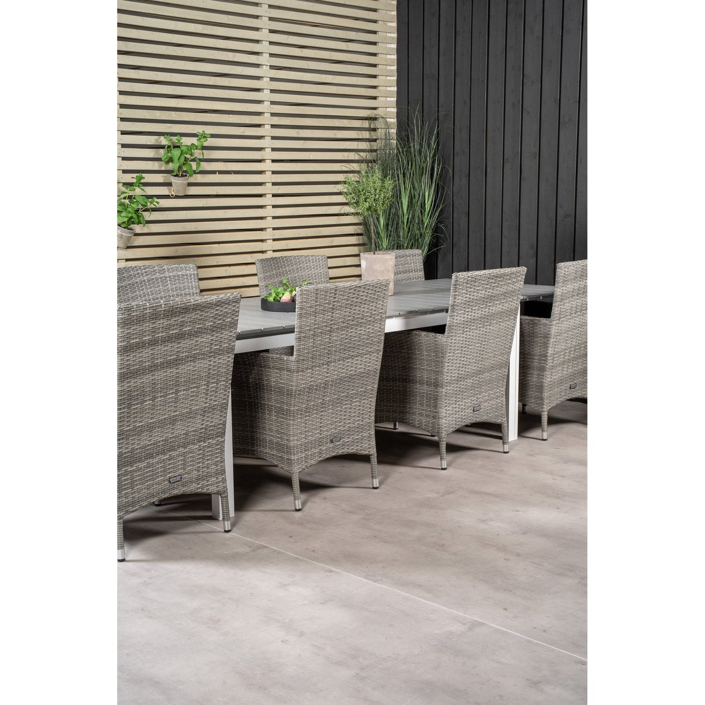 Levels bord 229/310 + Malin Lenestol Venture Design Spisegruppe