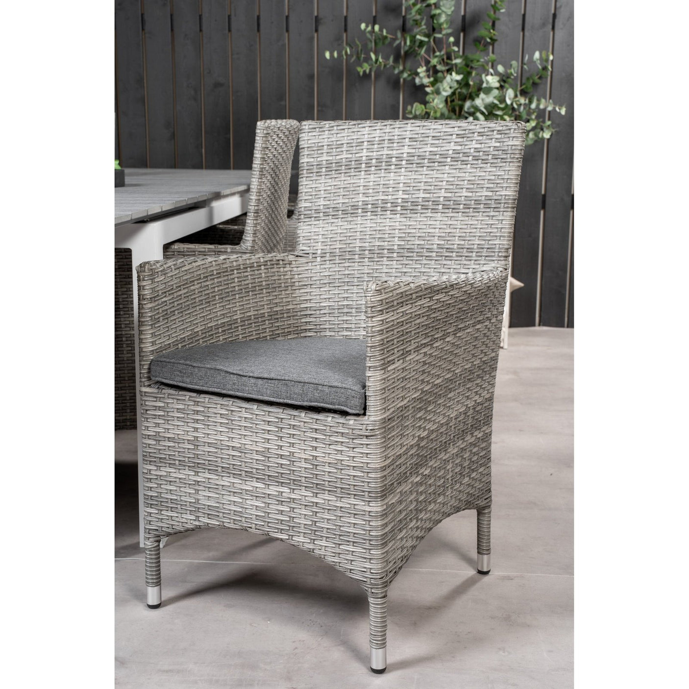Levels bord 229/310 + Malin Lenestol Venture Design Spisegruppe