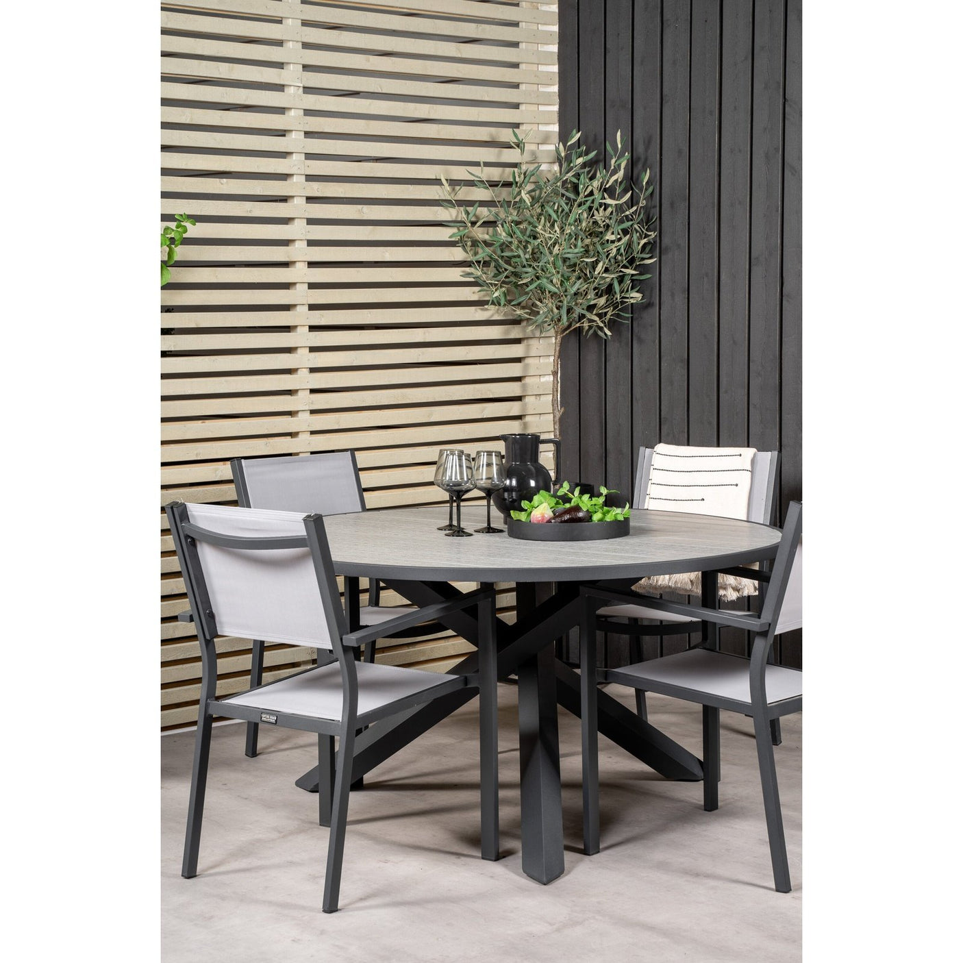 Parma Bord ø 140 + Copacabana Armlenstol Venture Design Spisegruppe