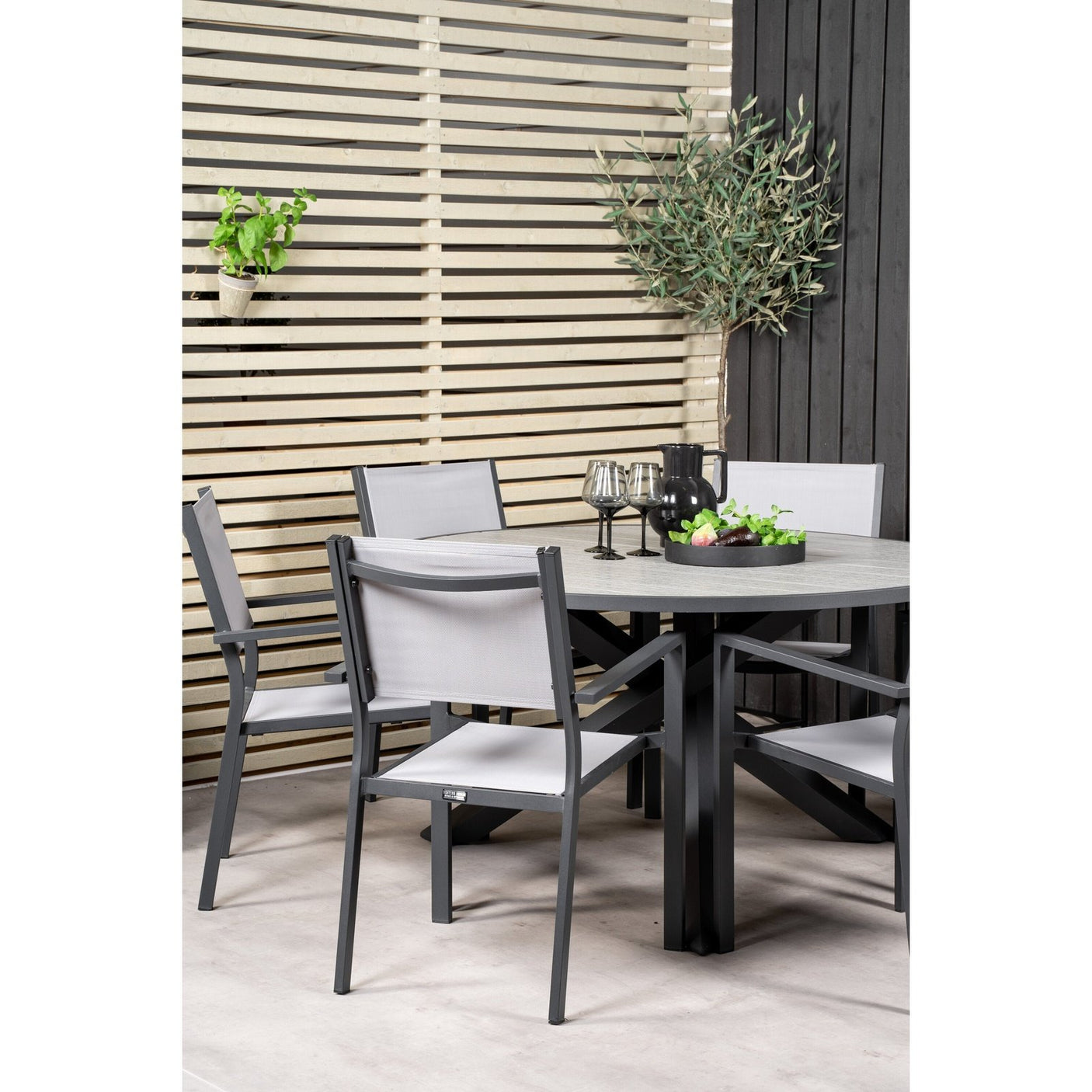 Parma Bord ø 140 + Copacabana Armlenstol Venture Design Spisegruppe