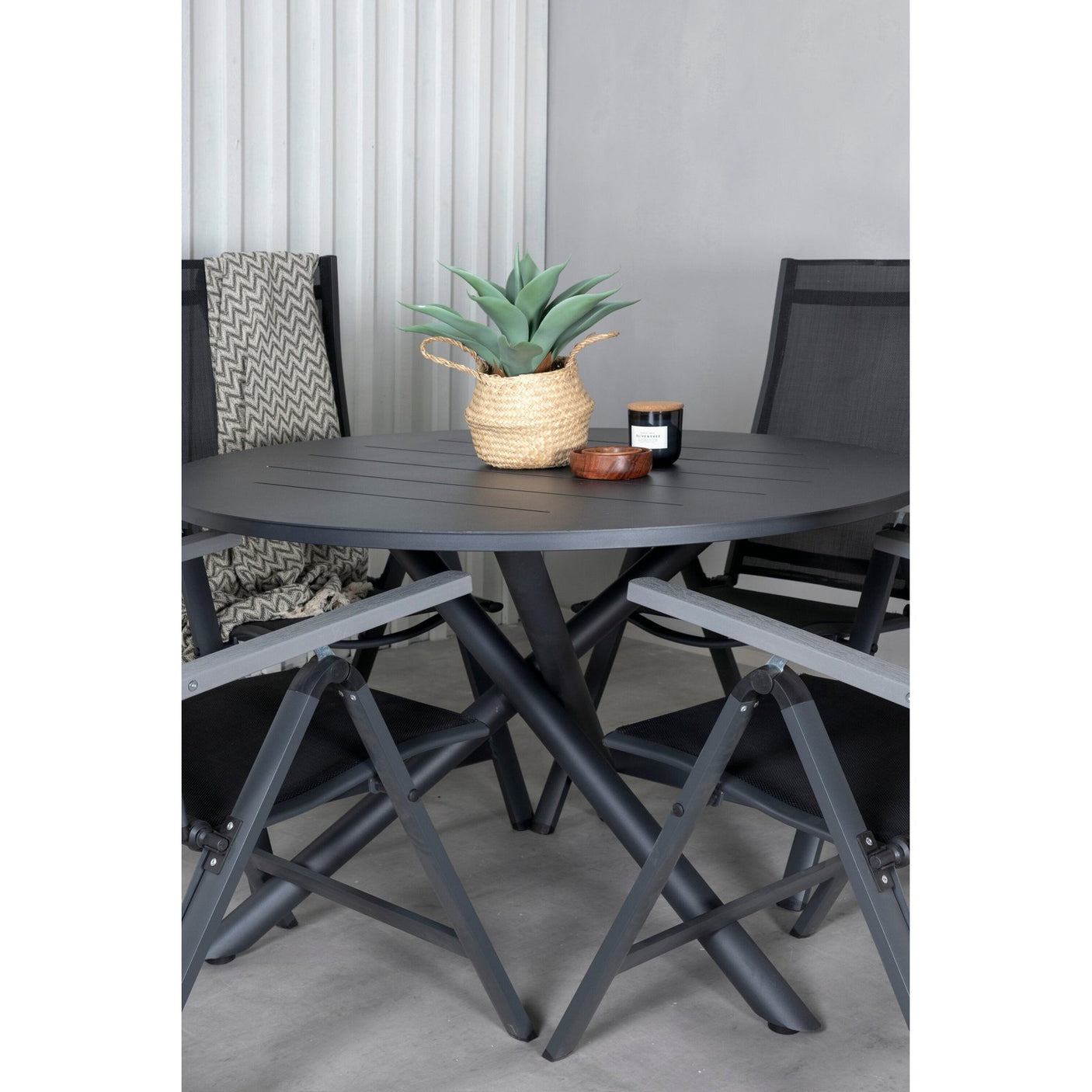 Alma Spisebord ø120cm + Albany Light Venture Design Spisegruppe