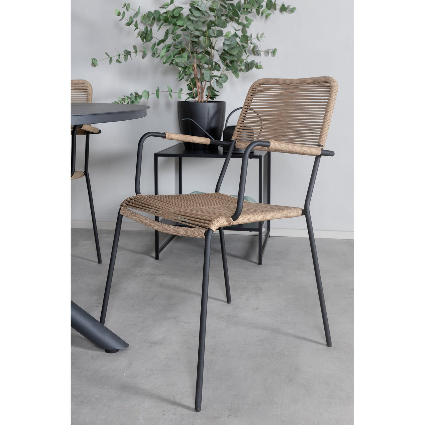 Alma Spisebord ø120cm + Lindos Lenestol Venture Design Spisegruppe